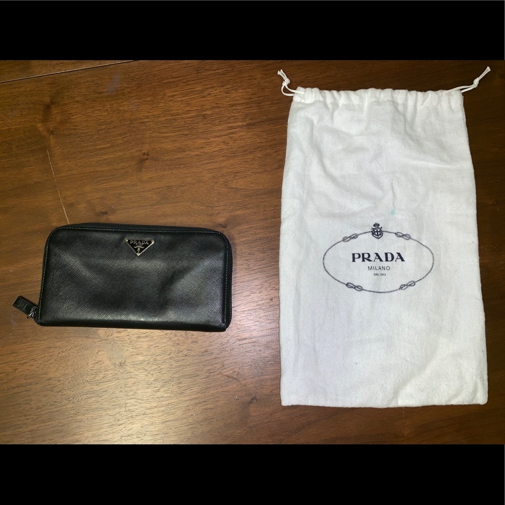 Prada Wallet 💞